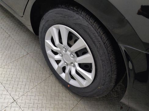 Used 2020 Nissan Versa S FWD image 31