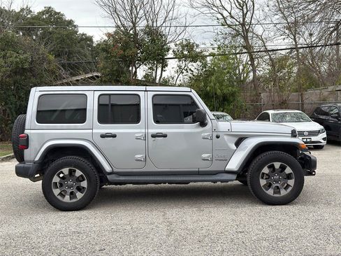 Used 2018 Jeep Wrangler Unlimited Sahara image 10