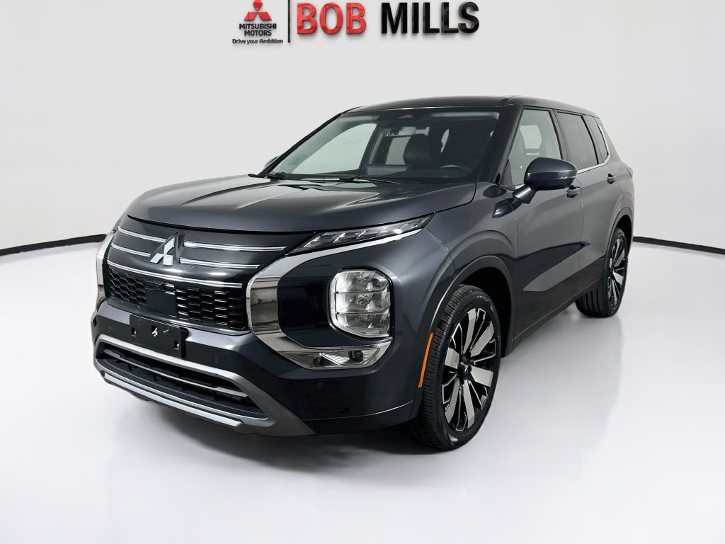 Used 2025 Mitsubishi Outlander SE FWD image 3