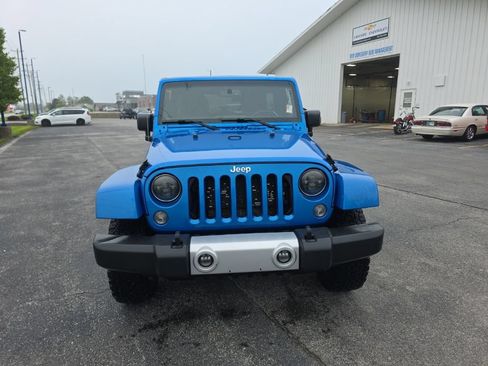 Used 2015 Jeep Wrangler Unlimited Sahara w/ Connectivity Group AWD/4WD image 8