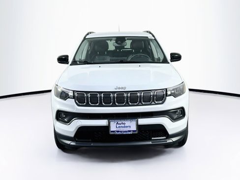 Used 2022 Jeep Compass Latitude image 2