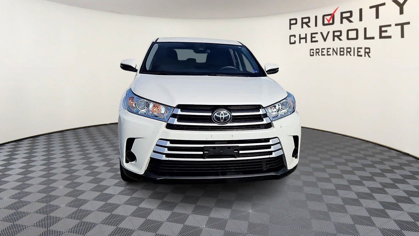 Used 2017 Toyota Highlander LE FWD image 3