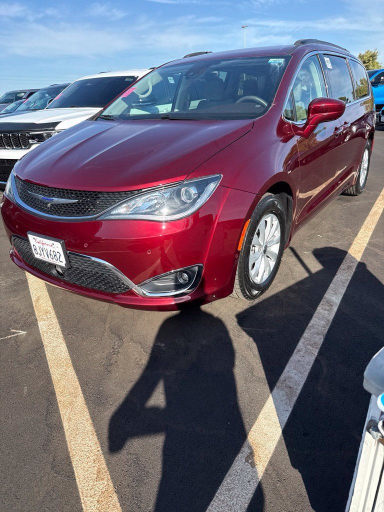 Used 2019 Chrysler Pacifica Touring Plus w/ Advanced Safetytec Group FWD image 1