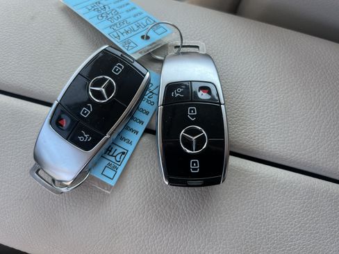 Used 2023 Mercedes-Benz E 450 Cabriolet image 39