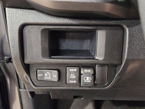 Used 2017 Toyota Tacoma TRD Sport w/ Tow Package (A/T) AWD/4WD image 24
