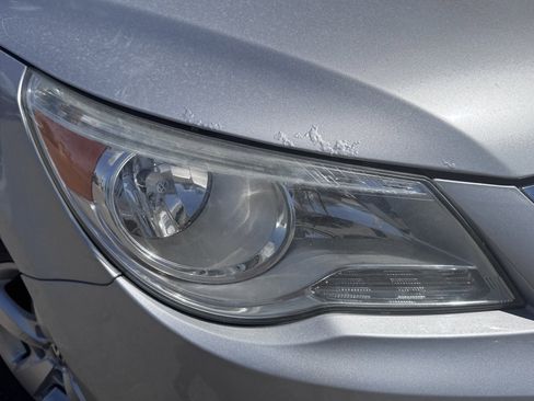 Used 2011 Volkswagen Routan SEL FWD image 50