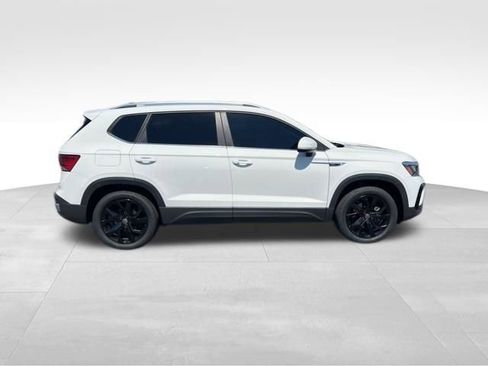 Used 2023 Volkswagen Taos SE AWD/4WD image 8