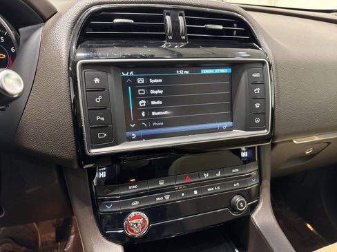 Used 2018 Jaguar F-PACE Prestige image 22