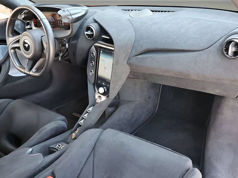 Used 2024 McLaren 750S Spider RWD image 22