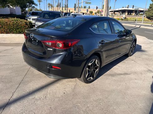 Used 2018 MAZDA MAZDA3 Grand Touring w/ Premium Equipment Package image 5