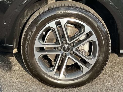 Certified 2025 Audi Q5 Premium w/ Convenience Package AWD/4WD image 10