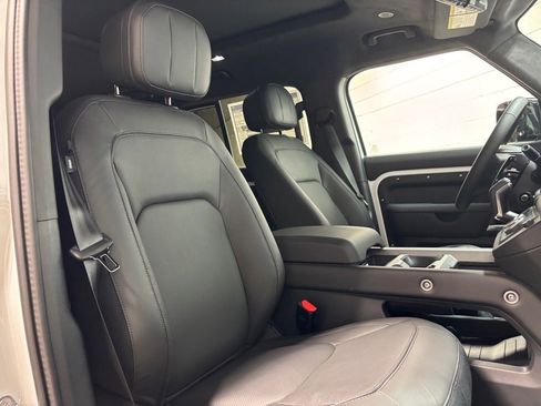 New 2025 Land Rover Defender 110 V8 image 31
