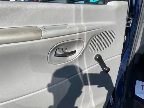 Used 2008 Ford E-350 and Econoline 350 Super Duty RWD image 13