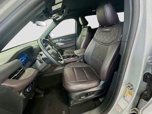 Used 2025 Ford Explorer Platinum w/ LUX Leather Package image 13