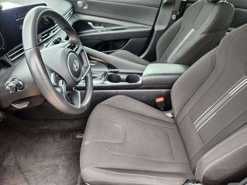 Used 2025 Hyundai Elantra SEL FWD image 9