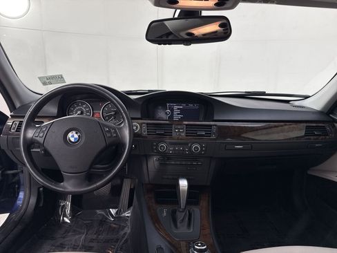 Used 2011 BMW 328i xDrive Sedan AWD/4WD image 18