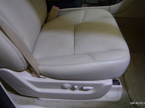 Used 2007 Cadillac Escalade AWD w/ Climate Package image 18