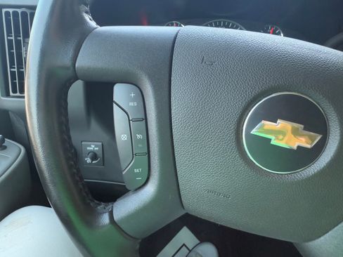 Used 2022 Chevrolet Express 3500 image 19