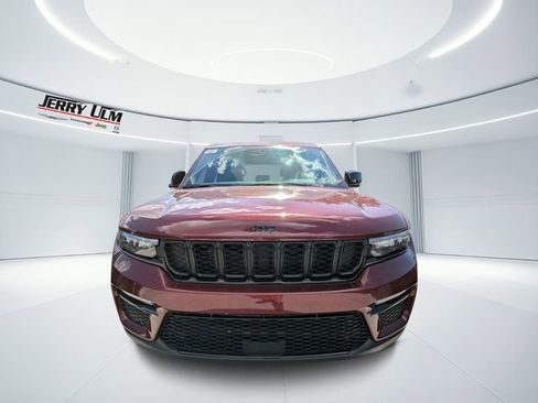 New 2025 Jeep Grand Cherokee Limited w/ Black Appearance Package AWD/4WD image 7