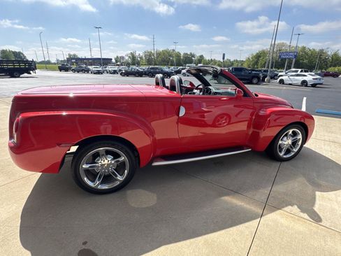 Used 2005 Chevrolet SSR w/ Preferred Equipment Group RWD image 8