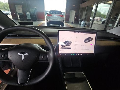 Used 2023 Tesla Model 3 Standard Range RWD image 9