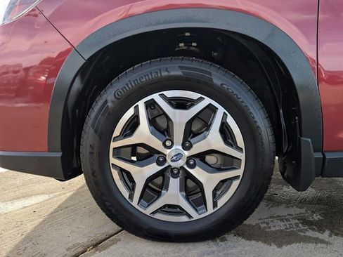 Used 2021 Subaru Forester Premium image 9