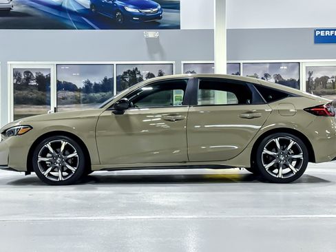 Used 2025 Honda Civic Sport Touring image 2