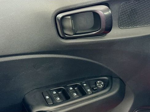 Certified 2023 Hyundai Venue Limited w/ Cargo Package image 20