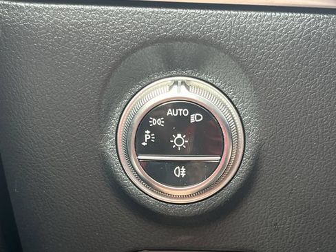 Used 2025 Mercedes-Benz C 300 4MATIC Sedan image 11