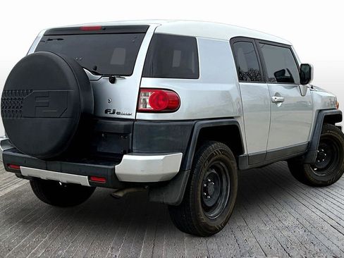 Used 2007 Toyota FJ Cruiser 2WD image 9