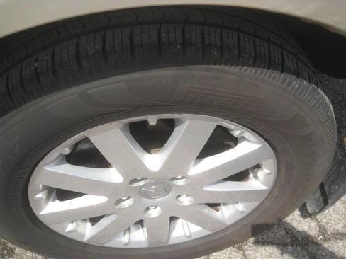 Used 2014 Chrysler Town & Country Touring FWD image 38