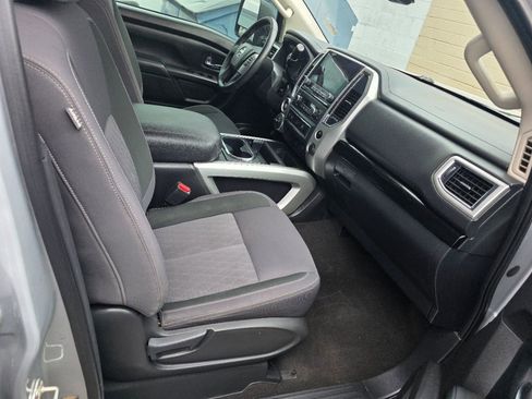 Used 2020 Nissan Titan SV w/ SV Convenience Package image 34