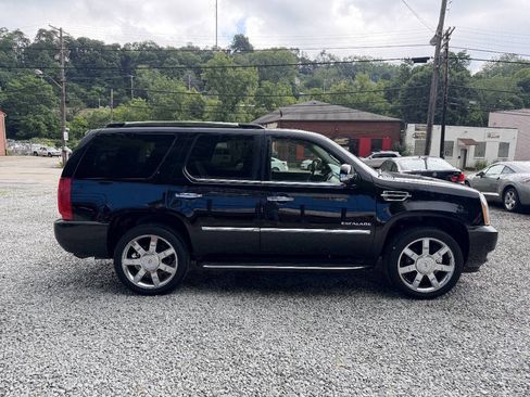 Used 2011 Cadillac Escalade Luxury AWD/4WD image 7