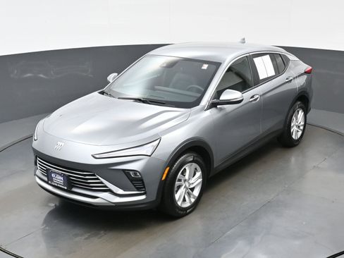 Used 2025 Buick Envista Preferred w/ Convenience II Package FWD image 32