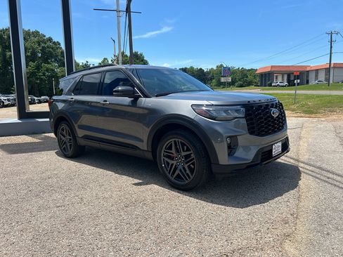 Used 2025 Ford Explorer ST-Line w/ ST-Line Street Pack AWD/4WD image 17