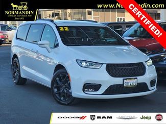 Certified 2022 Chrysler Pacifica Limited w/ S Appearance Package video 1