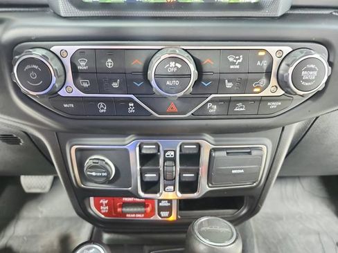Used 2023 Jeep Gladiator Rubicon w/ LED Lighting Group AWD/4WD image 30