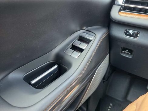 Certified 2025 Lincoln Navigator Black Label AWD/4WD image 16