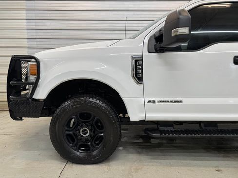 Used 2022 Ford F250 XL w/ Power Equipment Group image 4