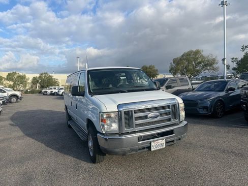Used 2013 Ford E-350 and Econoline 350 XLT RWD image 2