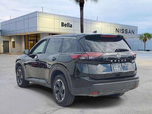 Certified 2025 Nissan Rogue SV FWD image 4