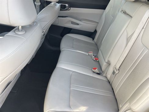 Certified 2022 Kia Sorento S image 16