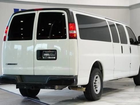 Used 2020 Chevrolet Express 2500 Extended RWD image 4