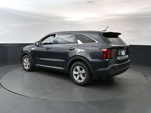 Used 2022 Kia Sorento LX FWD image 3