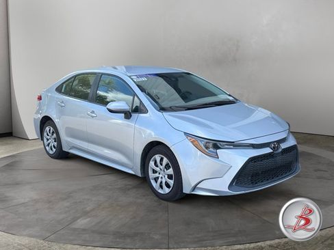 Used 2022 Toyota Corolla LE FWD image 1