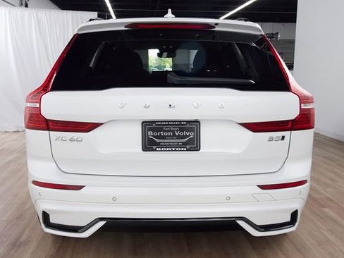 Used 2025 Volvo XC60 B5 Plus AWD/4WD image 4