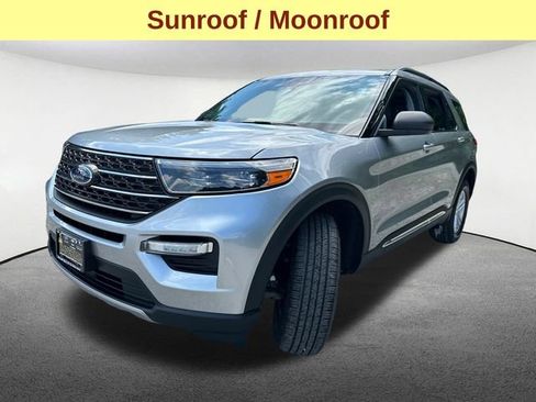 Used 2022 Ford Explorer XLT w/ Equipment Group 202A AWD/4WD image 5