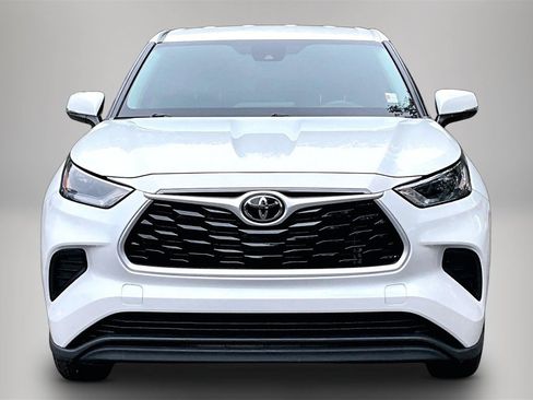 Used 2022 Toyota Highlander L image 3