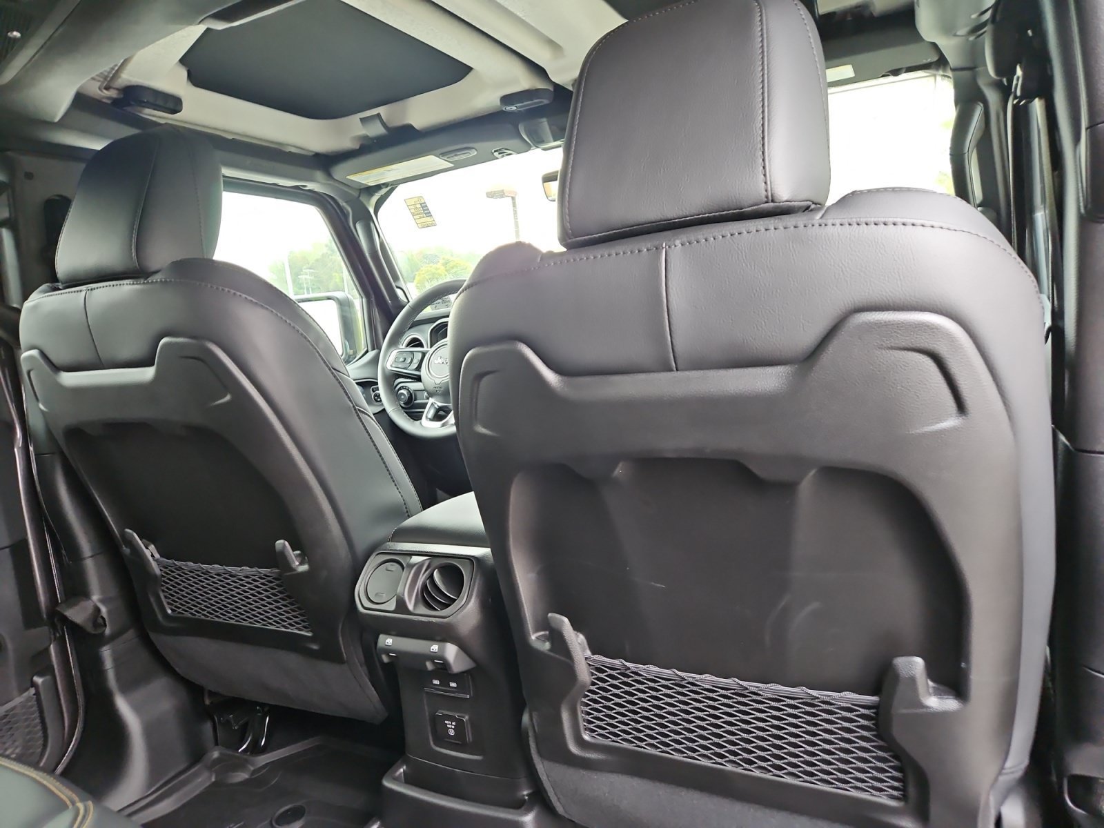 New 2027 Jeep Wrangler Unlimited Sahara AWD/4WD image 18