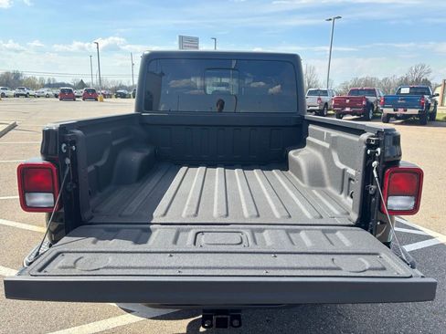Used 2023 Jeep Gladiator Sport AWD/4WD image 10